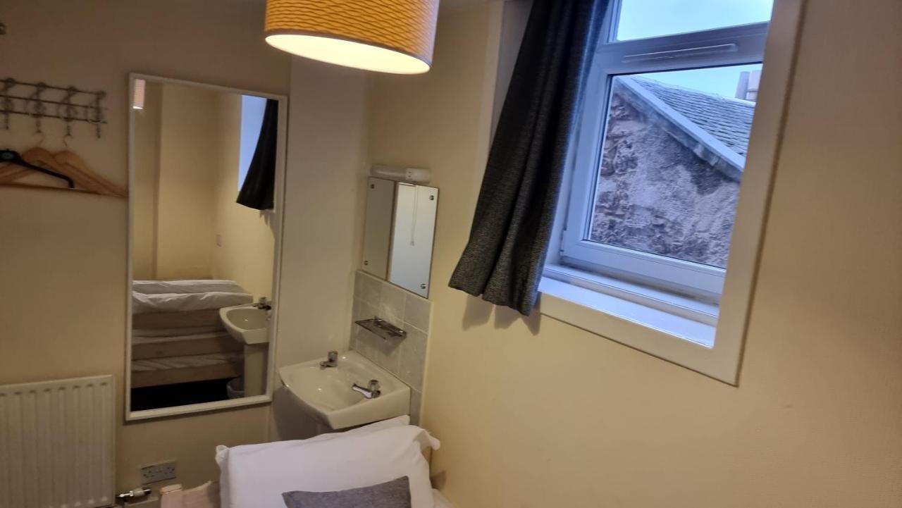 Hampton Court Guesthouse - City Centre Глазгоу Екстериор снимка